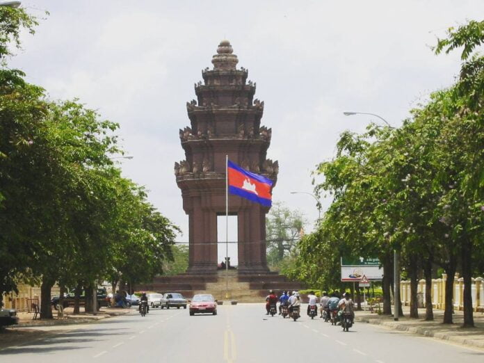 independence monument phnom penh